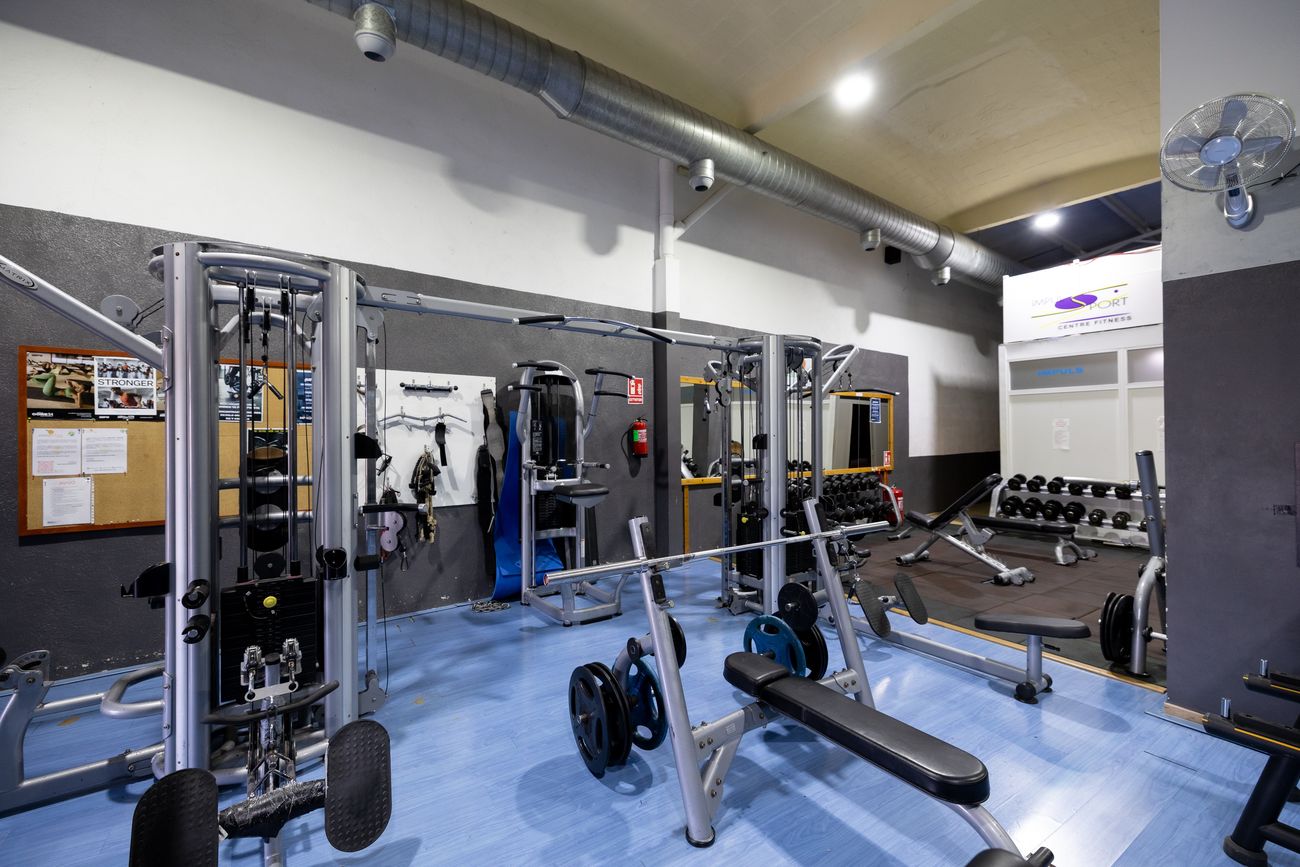 Zona de musculación — máquinas en Impuls Sport Gym